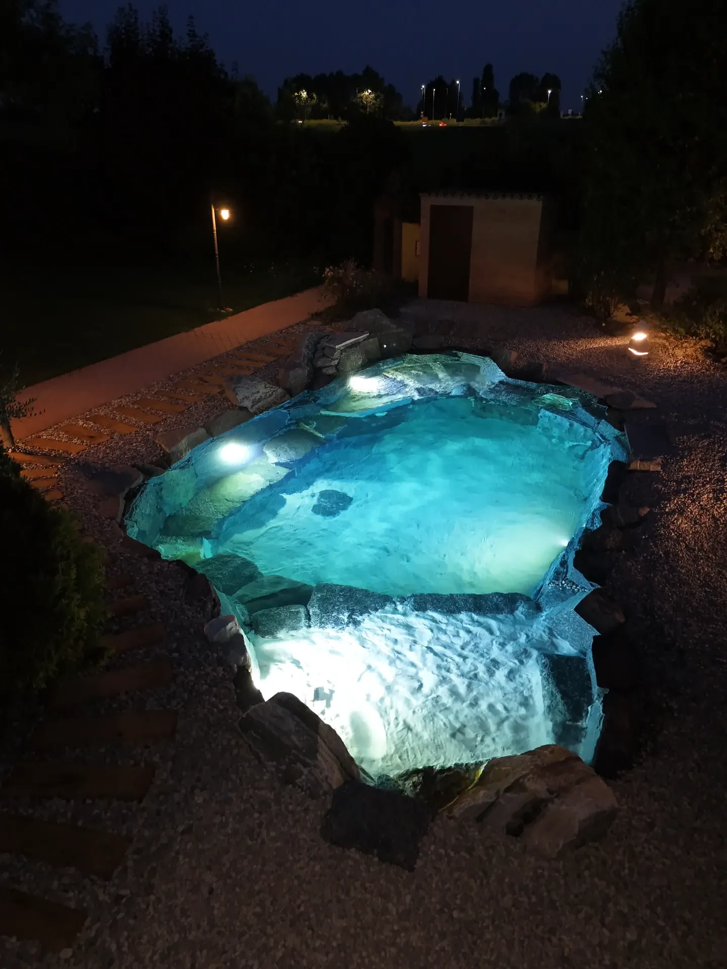 Piscina naturale Garda Natural Pools Design, atmosfera notturna