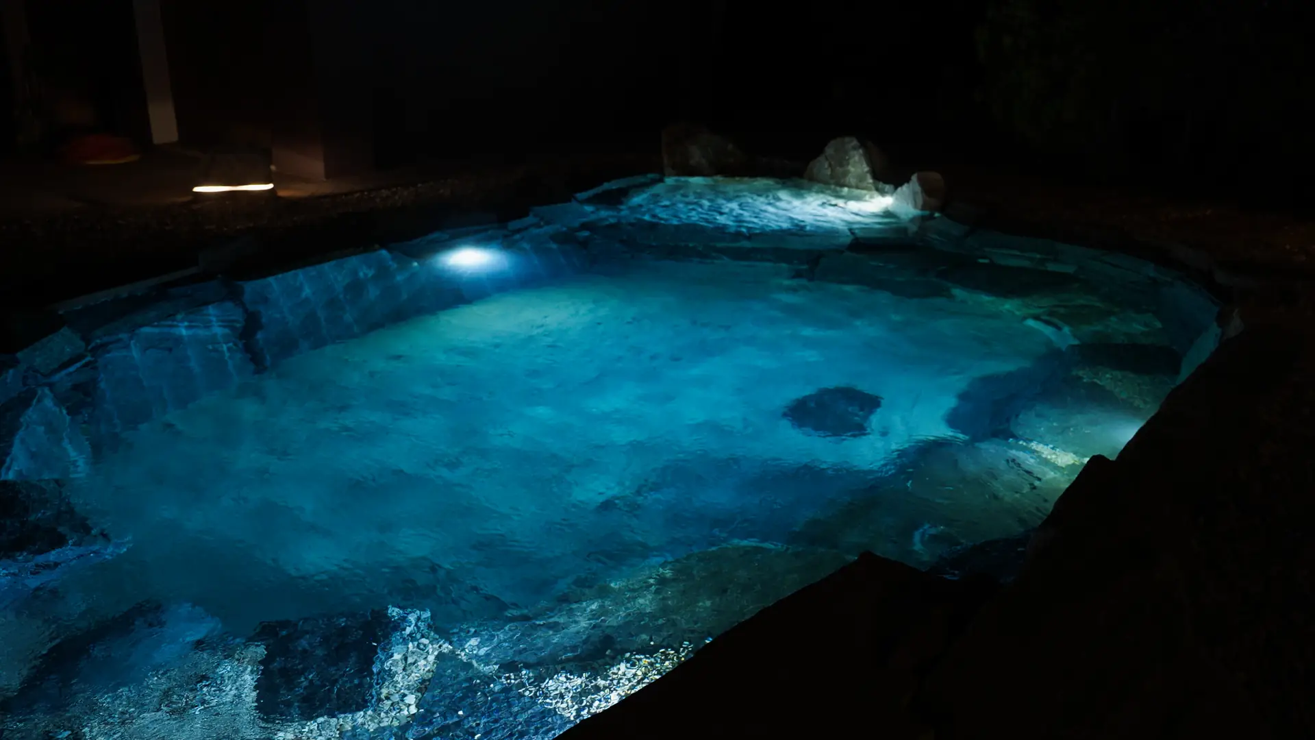 Piscina naturale Garda Natural Pools Design, atmosfera notturna